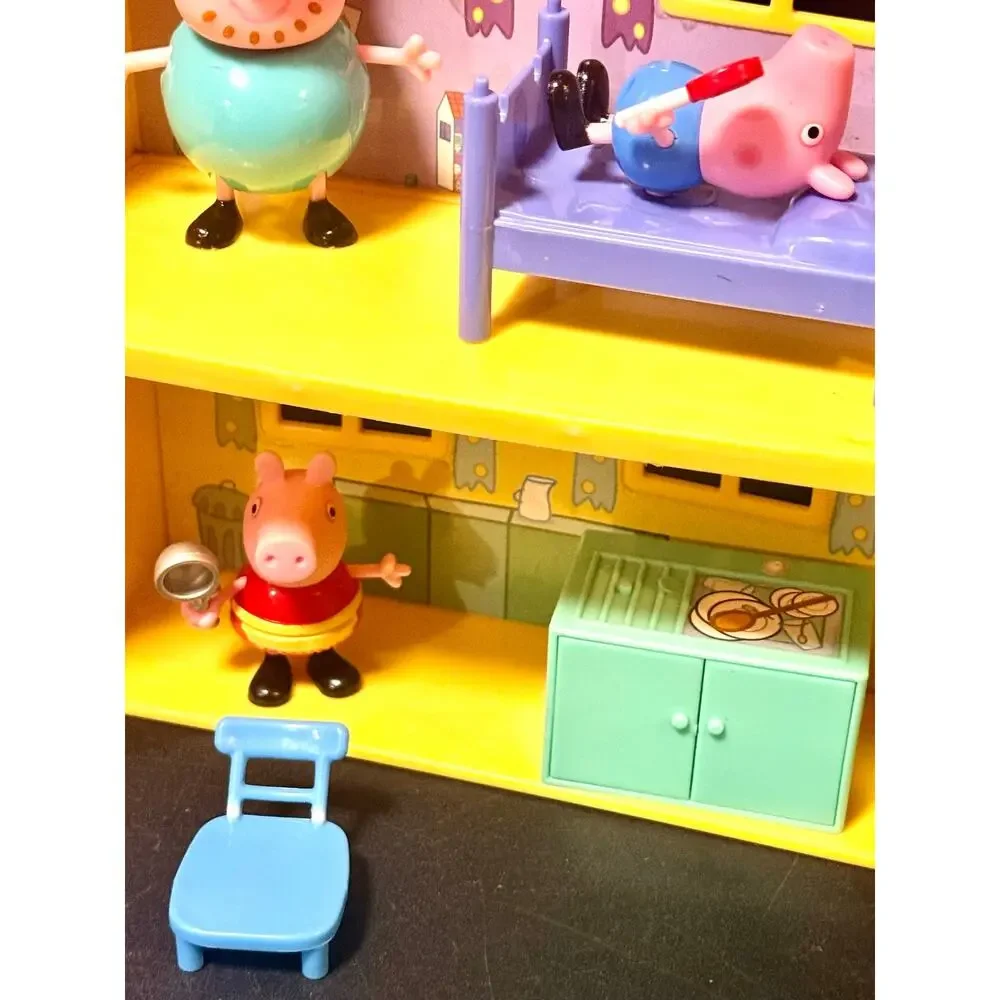 Peppa Pig’s House Set #2 foldable house furniture 4 figures car